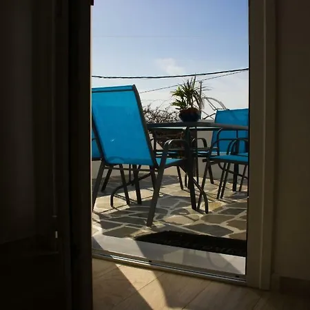 Blue Island Apartment *