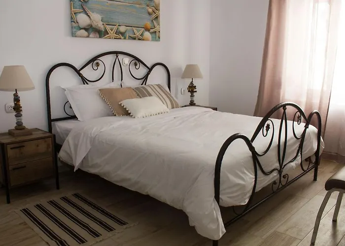 Blue Island Apartment *